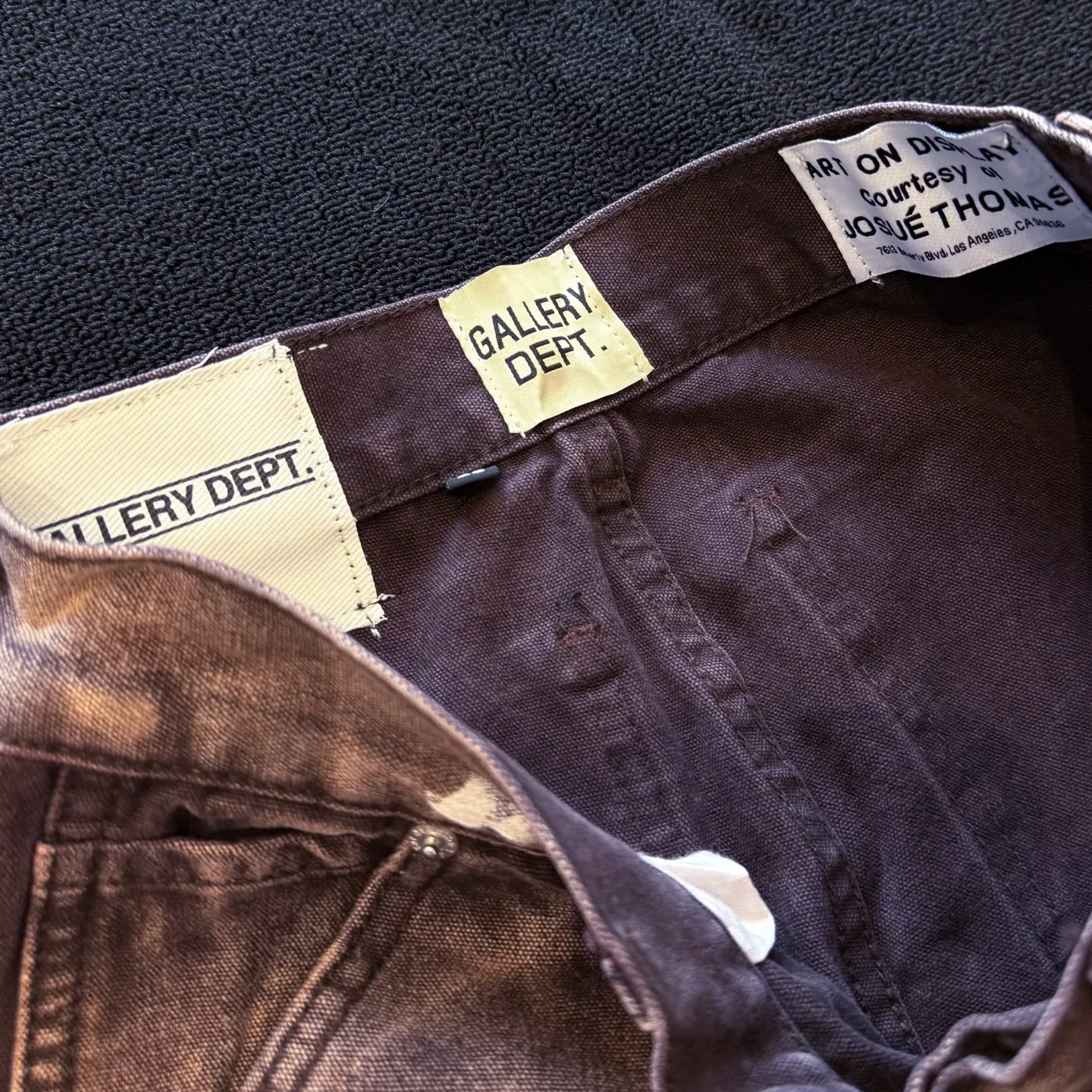 P230 model number: D404 GALLERY DEPT micro-flared distressed distressed jeans, three-dimensional version, loose and comfortable, not picky about body shape, factory precision, original factory quality control, same style for men and women, can be matched with couples, versatile recommendation, must-have denim for all seasons, made of heavy-duty washed pure cotton denim fabric. After washing, it is soft and thick, very stylish when worn. Size: 28, 30, 32, 34, 36 (S-XXL) Color: Splicing Size reference # 28 pants length 100 waist 72 30 pants length 102 waist 76 32 pants length 104 waist 80 34 pants length 106 waist 84 36 pants length 108 waist 88